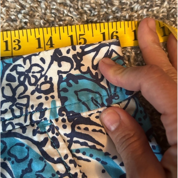 Lilly Pulitzer bright blue tropical patterned the Walsh shorts size 8 - Picture 6 of 9